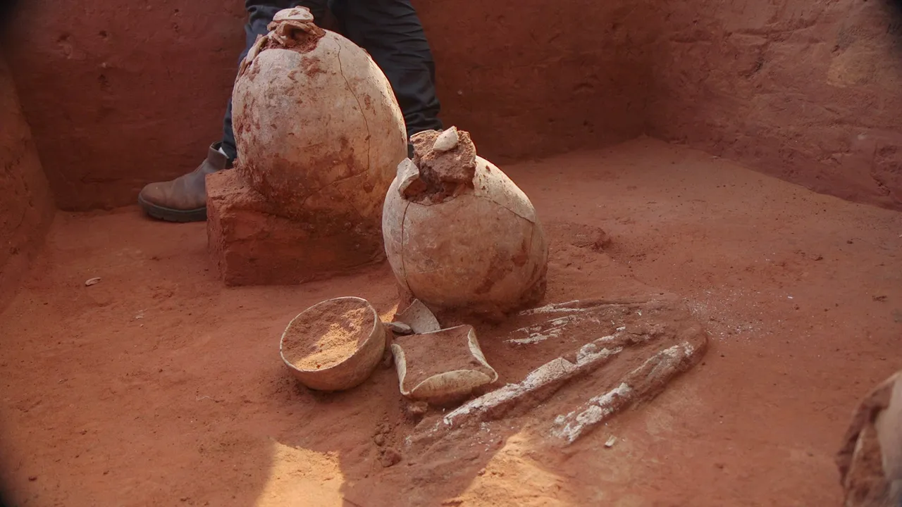 At the bottom of the photo - a square oil candle typical of the period and additional burial offerings. Photo by Emil Aljam, Israel Antiquities Authority