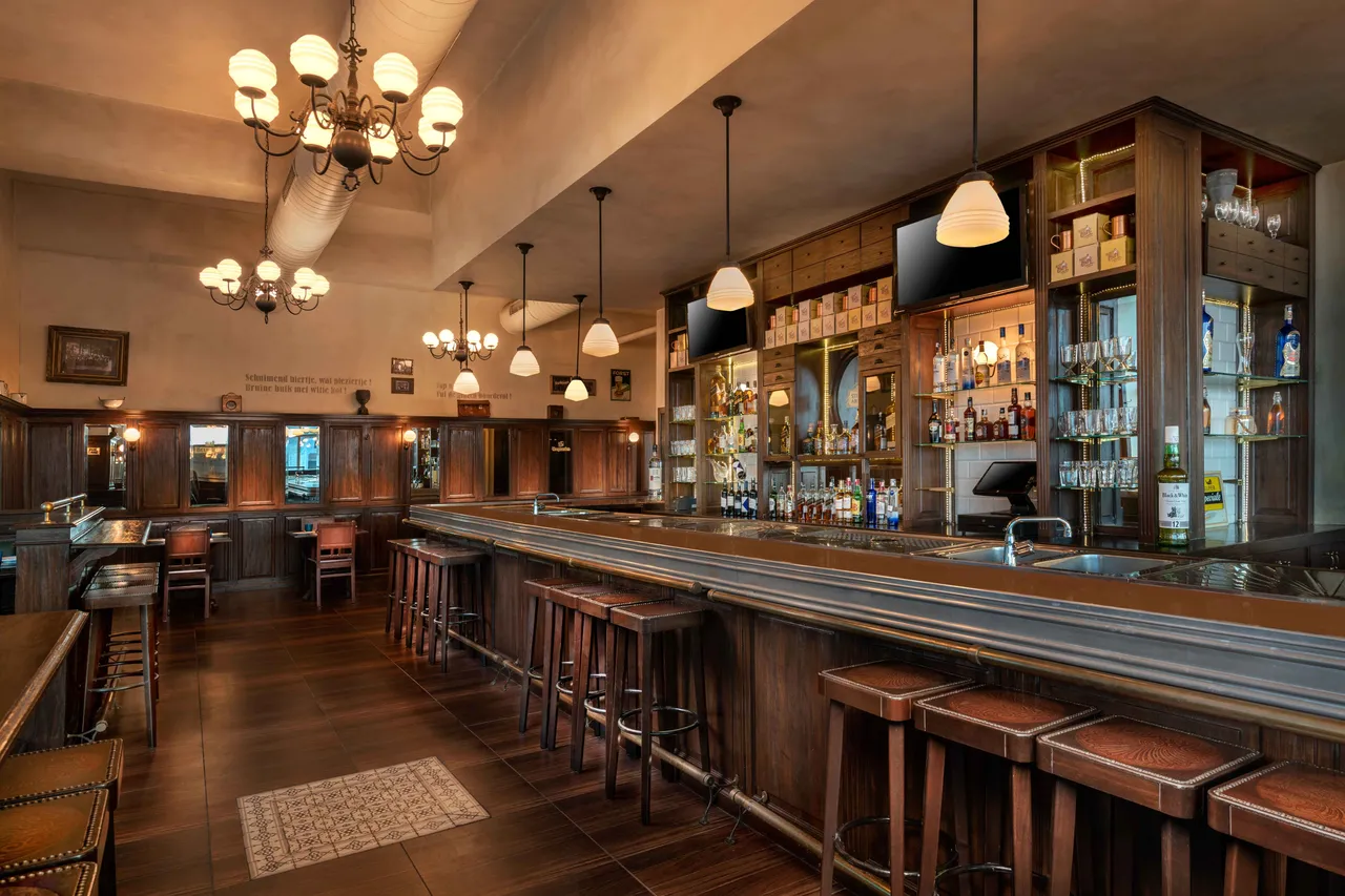 Belgian Beer Cafe_Crowne Plaza Greater Noida