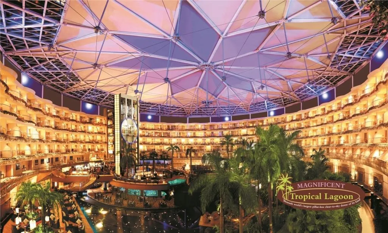 THE MAGNIFICENT TROPICAL LAGOON (1)
