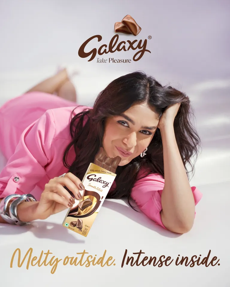 Galaxy_Mrunal Thakur