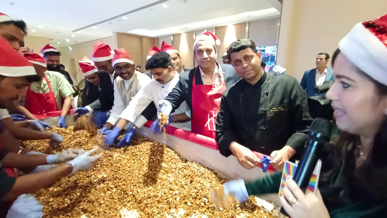 Holiday Inn Chennai IT OMR Expressway celebrates its Annual Cake Mixing Event (1)