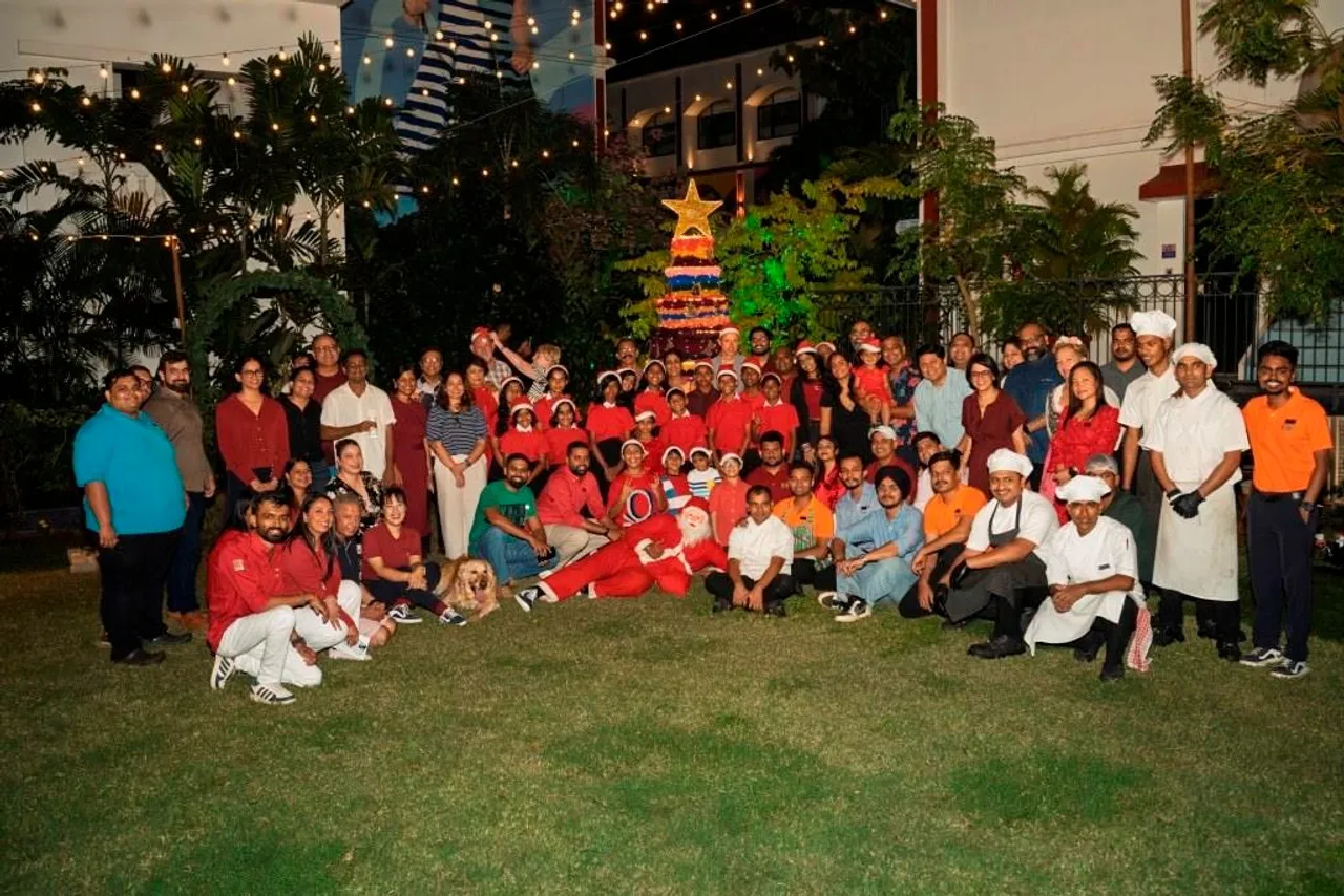 Group Picture with tree