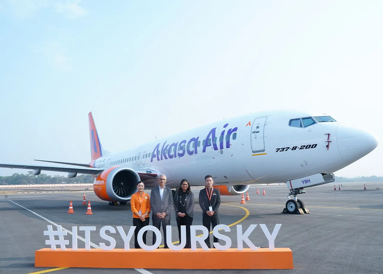 Vinay Dube, Founder and Chief Executive Officer, Akasa Air, and Priya Mehra, Chief of Governance & Strategic Acquisitions, Akasa Air, alongside Akasa Air’s first purpose built aircraft displayed at the WINGS India
