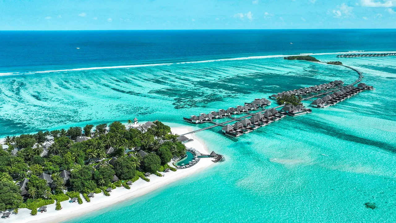 Four Seasons Resort Maldives at Kuda Huraa (2)