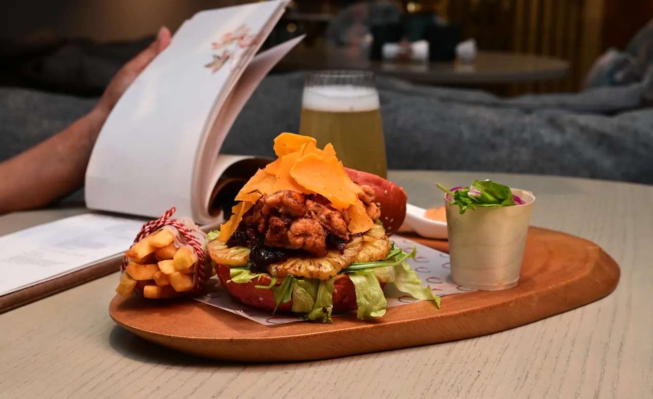 Hawaiian Shrimp Burger_Tess, Hyatt Centric Ballygunge Kolkata