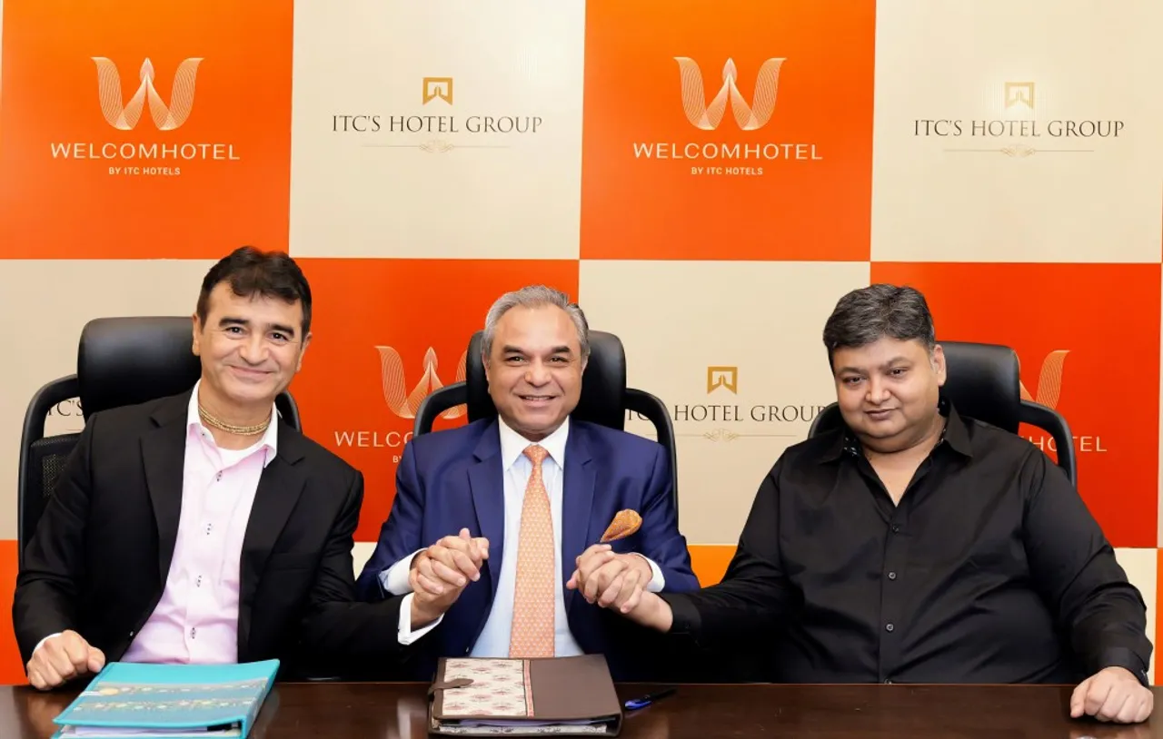 Welcomhotel Pushkar Signing-Anil Chadha, Chief Executive ITC Hotels (Center) with Mahesh Advani & Ajay Modi of SRK Hospitality