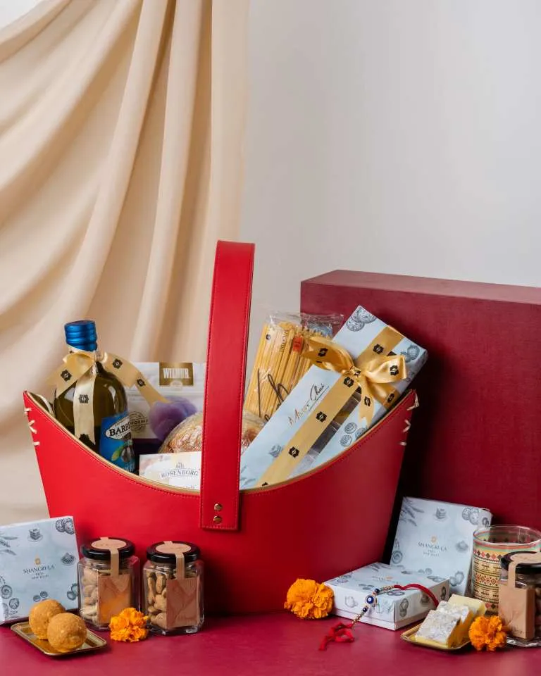 Love and Bond Basket_INR 1600++