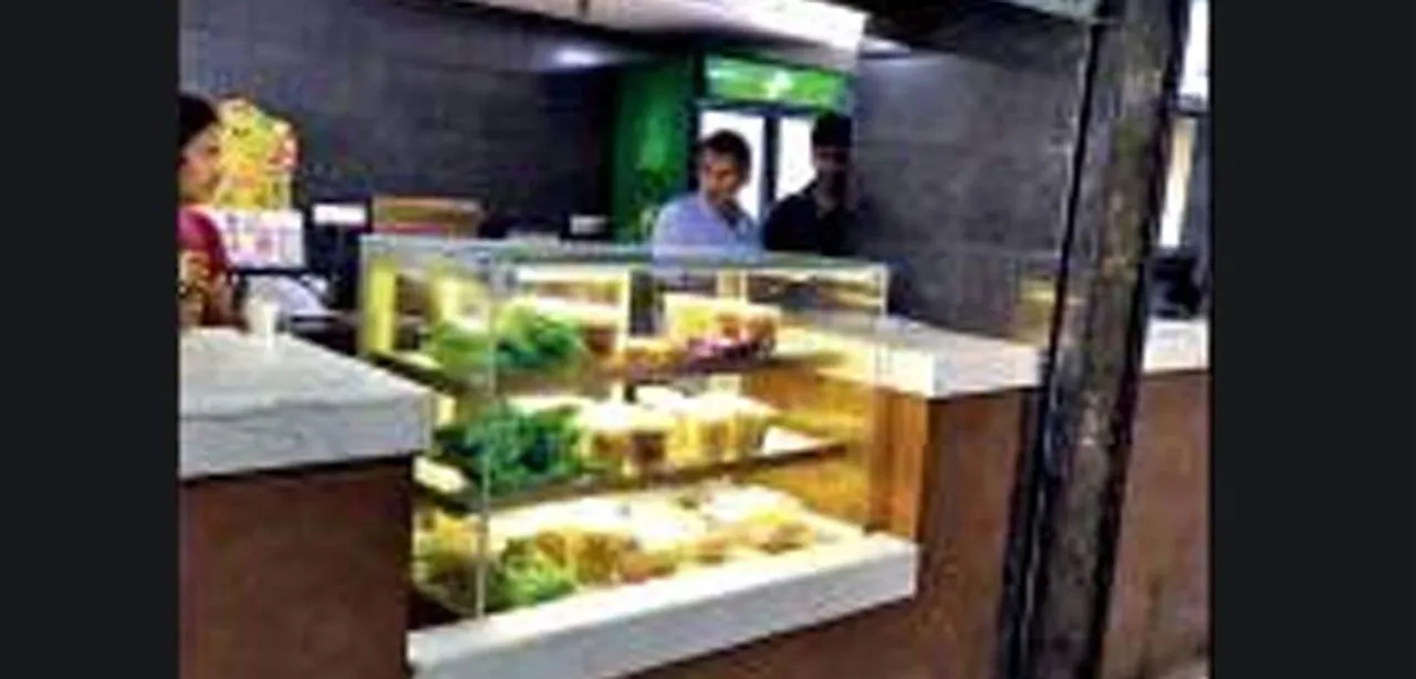 Vadodara: Signages restricting kitchen entry removed from malls