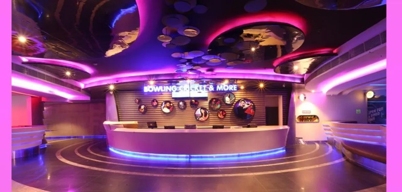 Ring the bells, Sing Carols and get your crew to come and celebrate Christmas with SMAAASH