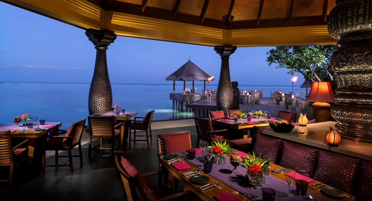 Discover Spectacular Dining Settings with Four Seasons Resorts, Maldives