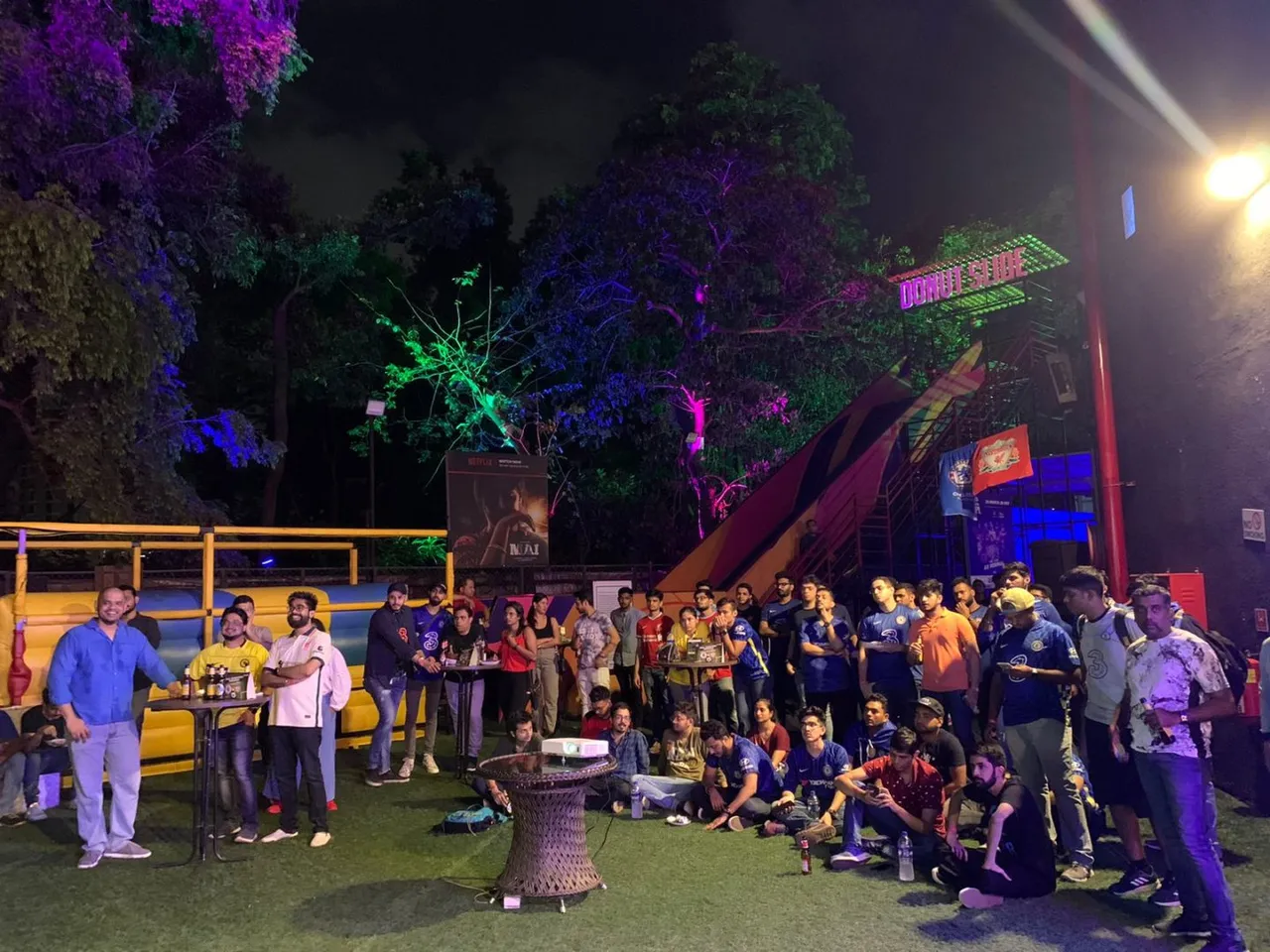 Smaaash organized fun-filled evening with EPL 2022: Manchester City vs Aston villa match screening