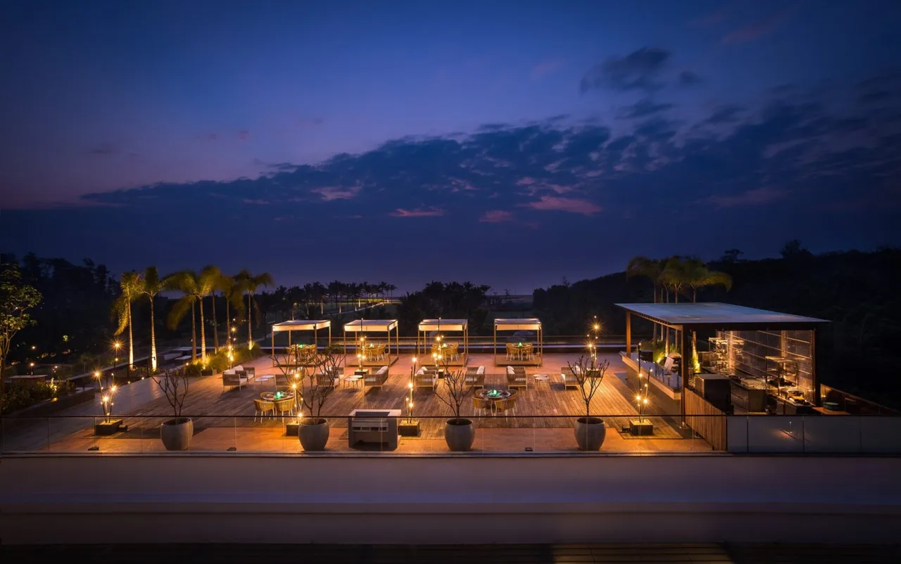 Extravagant Al-Fresco dining overlooking the bay At The Pelican Deck – “Now Open”