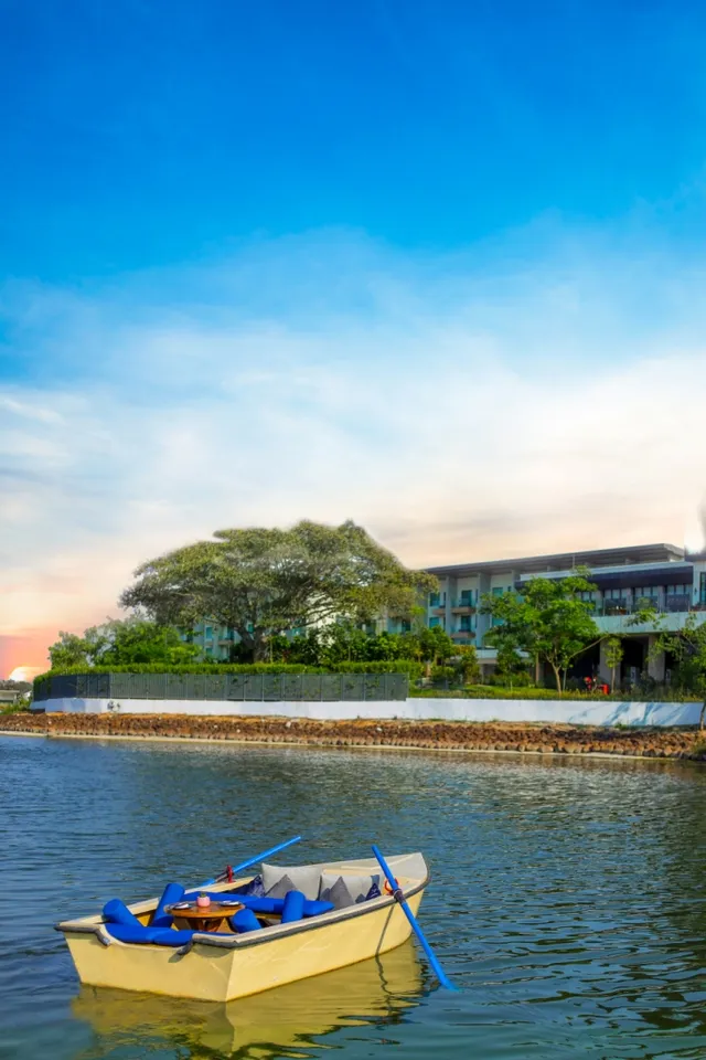  Experience a Luxurious Sunset on a Boat with Curated Gastronomy at JW Marriott Bengaluru Prestige Golfshire Resort & Spa