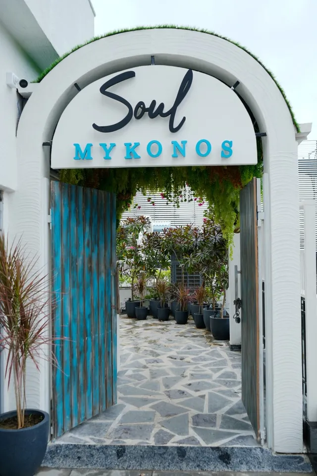 Reach 3 Roads introduces Soul Terrace bar and brewery, the perfect spot to enjoy the scenic beauty of Greek islands