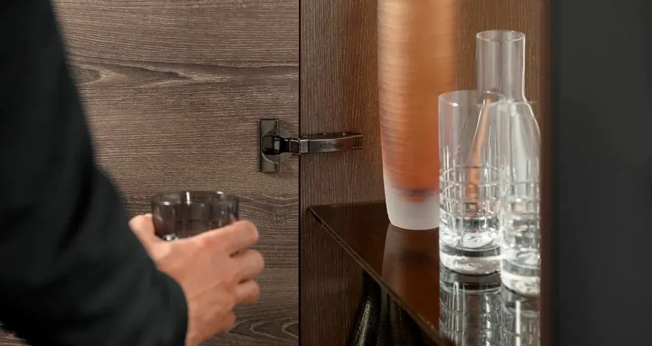 Soft-Close CLIP Top BLUMOTION Hinge by Blum