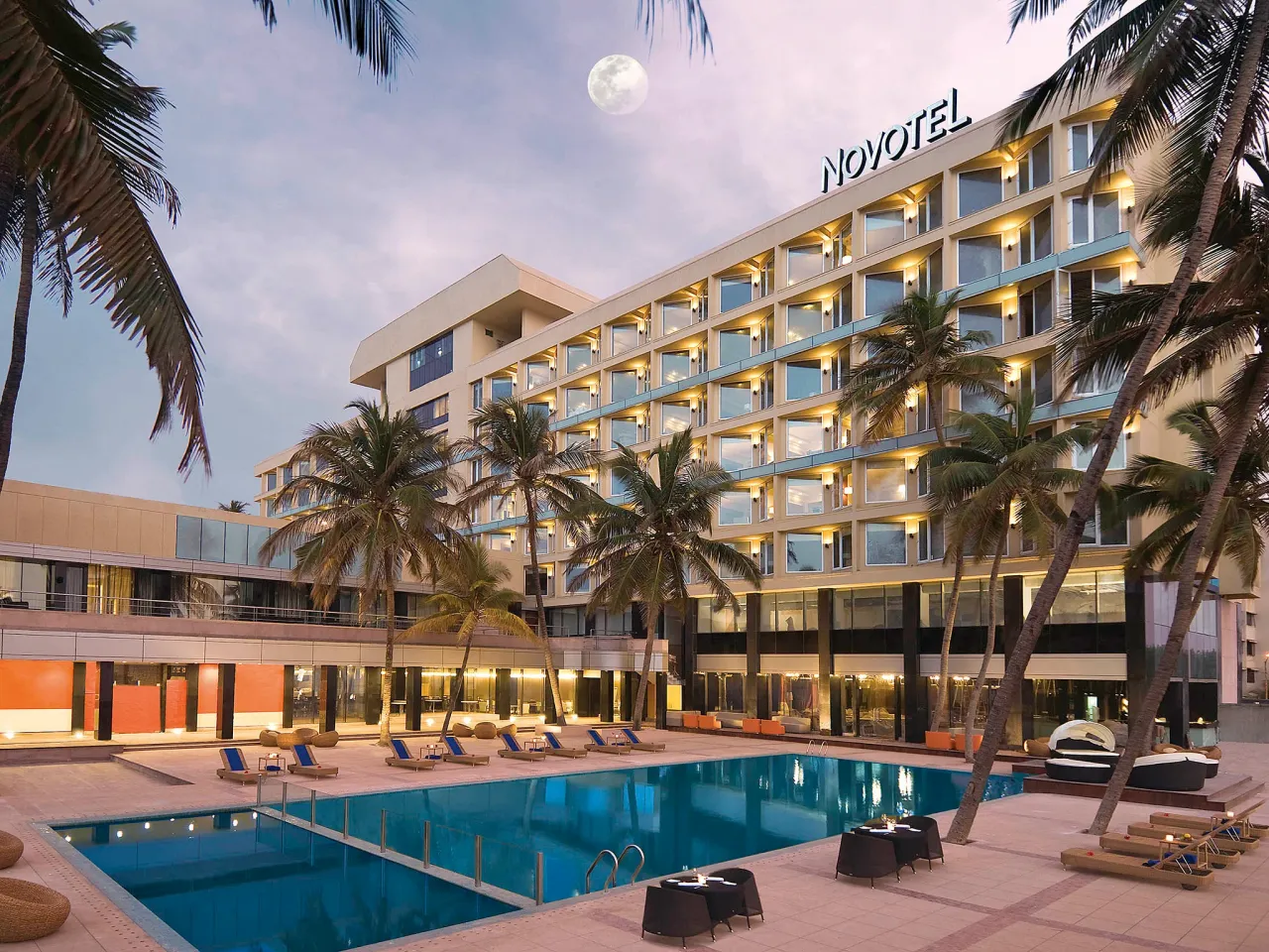 From Mistletoe Moments to New Year's Cheers: Novotel Mumbai Juhu's Festive Fiesta Awaits!