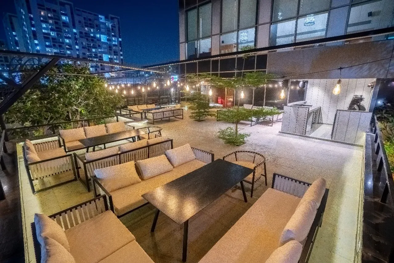 The Dragonfly Kitchen & Bar Restaurant at Radisson Blu Pune Hinjawadi