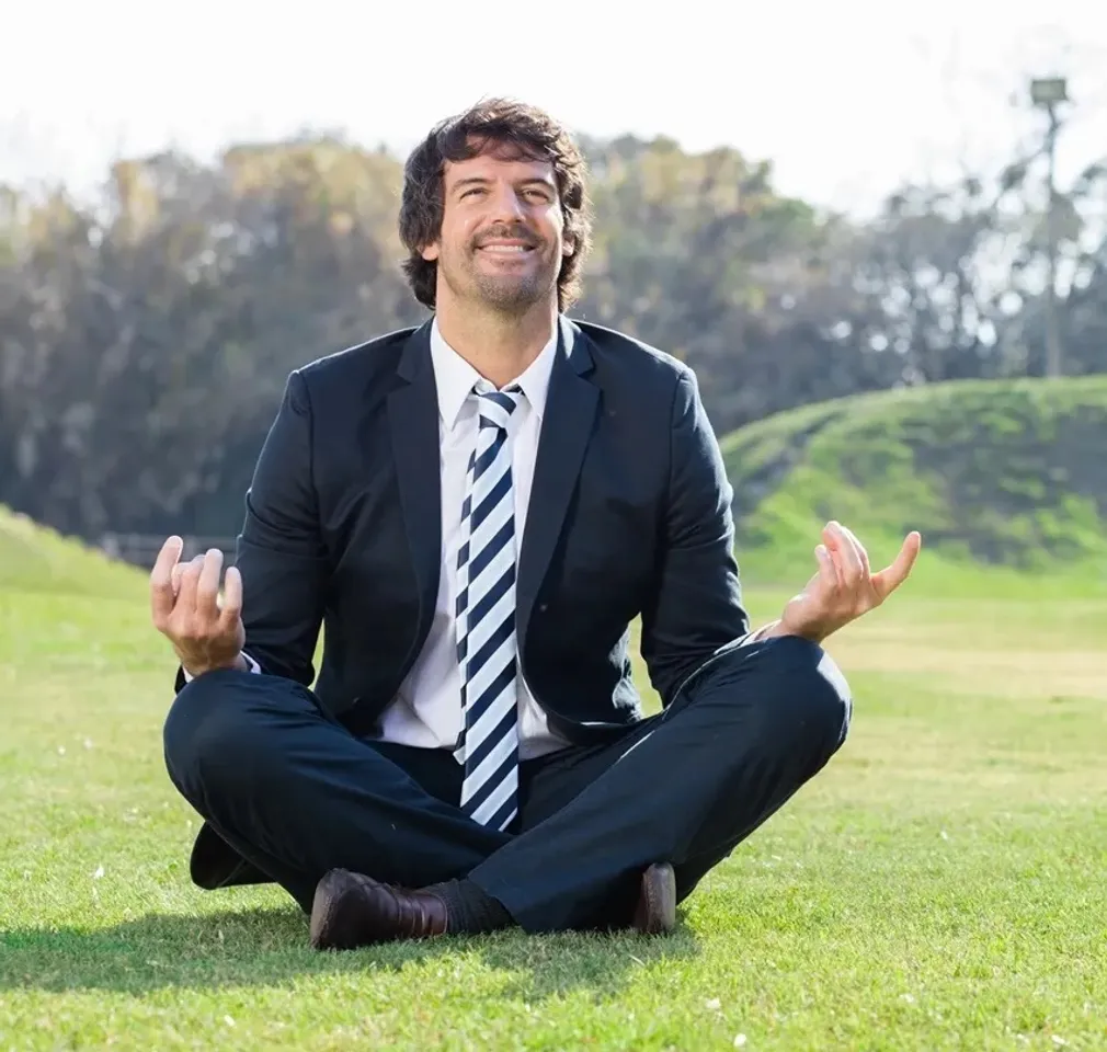Desk Yoga Poses: এই যোগব্যায়াম করলে অফিসে ঘুম আসবে না