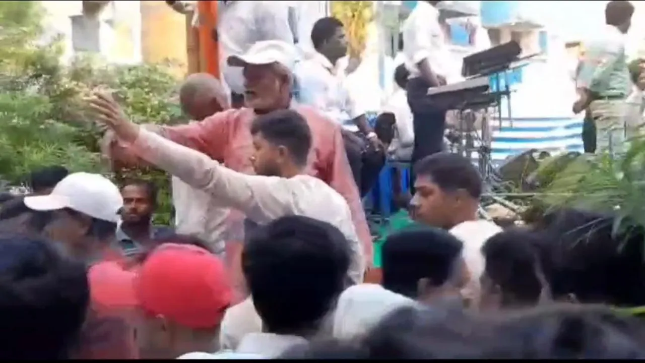 Chaos at TMC meeting: তৃণমূলের বিক্ষোভের জেরে বন্ধ বর্ধমান-কাটোয়া রাজ্য সড়ক