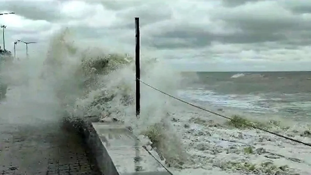 windy cyclone,cyclone dana update live tracker,dana cyclone update today live,Heavy Rainfall,Cyclone Dana,Severe Cyclone, cyclone dana landfall place,dana cyclone live tracking,cancelled train list due to cyclone dana,cyclone dana update,cyclone dana landfall,cyclone dana news,IMD Kolkata,cyclone dana,IMD, cyclone dana live, দানা, ঘূর্ণিঝড়, cyclone dana speed,Bengal Weather Forecast,Digha,Tourists,ঘূর্ণিঝড় দানা, দানা, দিঘা