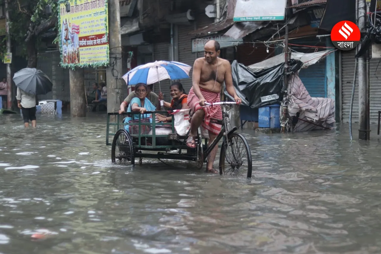 Kolkata Cyclone Dana Effect: ঘূর্ণিঝড় দানার দাপটে ব্যাপক বৃষ্টি কলকাতায়, জলমগ্ন শহর