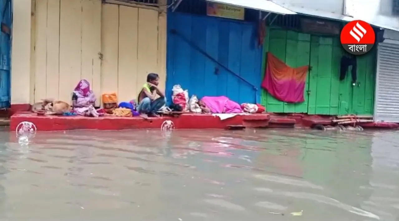 Kolkata Cyclone Dana Effect: ঘূর্ণিঝড় দানার দাপটে ব্যাপক বৃষ্টি কলকাতায়, জলমগ্ন শহর