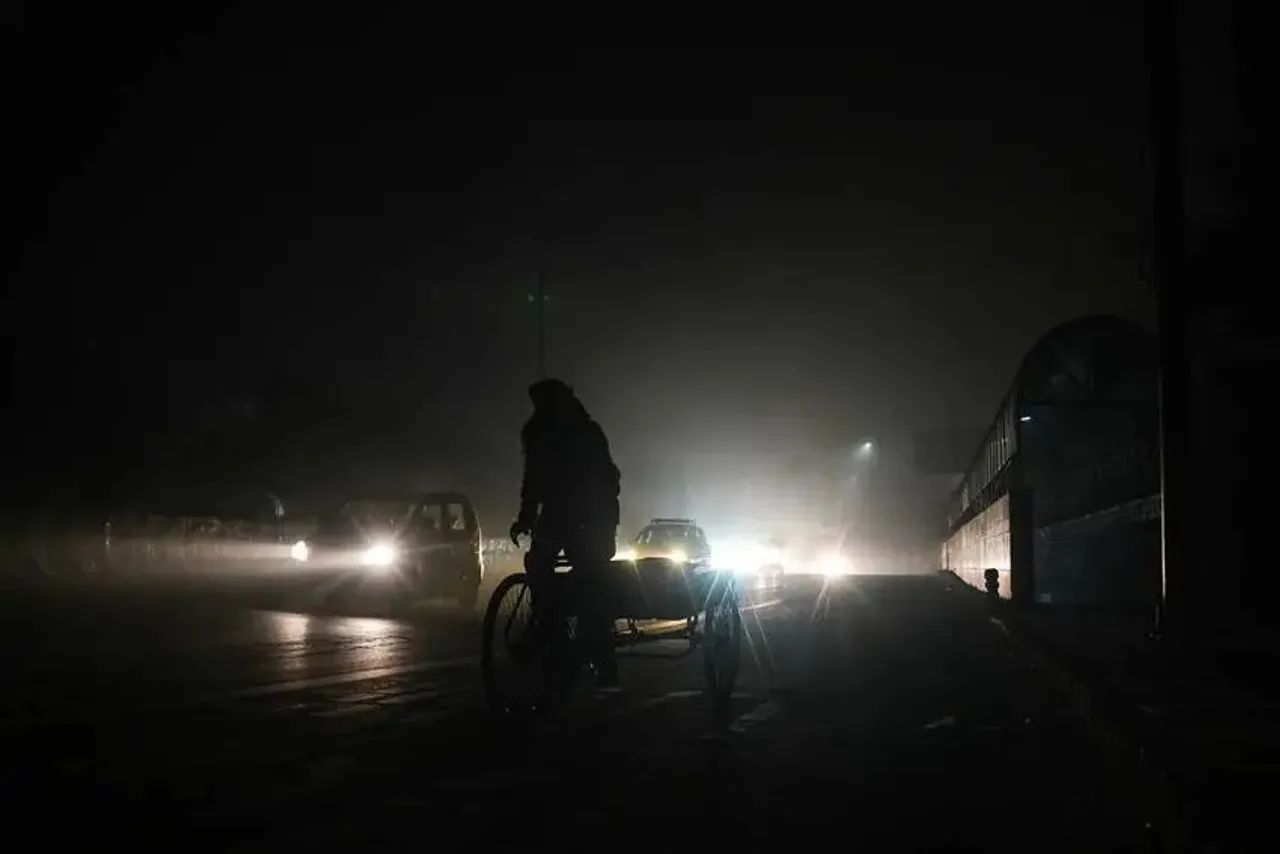 Bangladesh Power Crisis: বিদ্যুৎ সঙ্কটে আঁধার নামতে পারে বাংলাদেশে