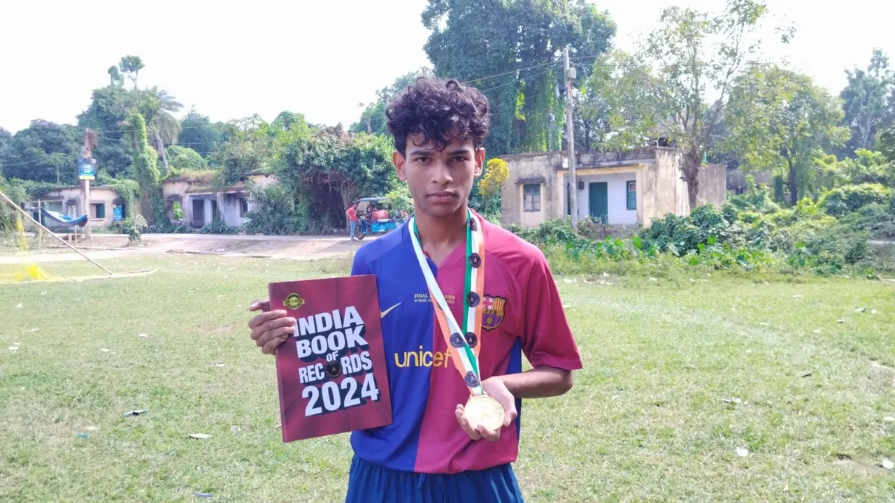 Malda's Debraj Mallick's name is in India Book of Records: ইন্ডিয়া বুক অফ রেকর্ডসে নাম দেবরাজ মল্লিকের