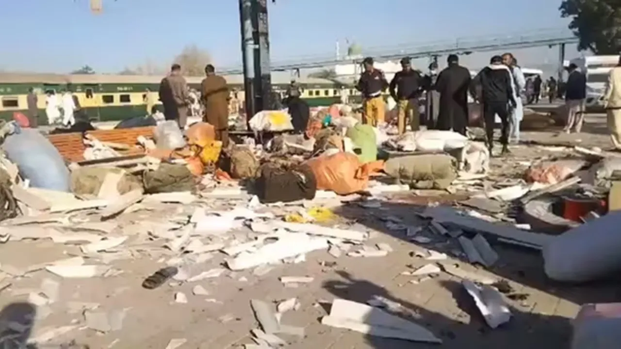 pakistan rail station blast