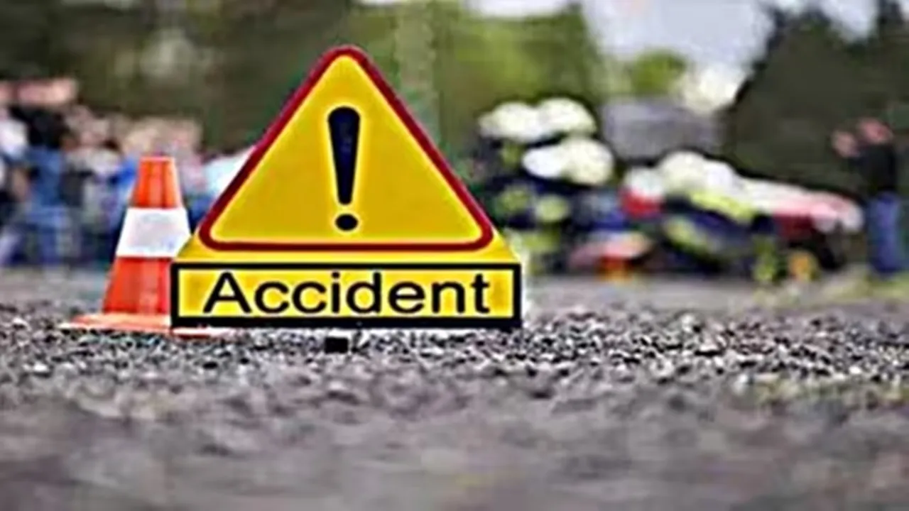 School student dies after being hit by a bus in Salt Lake: সল্টলেকে বাসের ধাক্কায় স্কুল পড়ুয়ার মৃত্যু