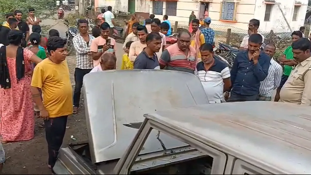 Car Catches fire in Kanksa: পরিত্যক্ত গাড়ির ভিতরে খেলতে গিয়ে আগুনে ঝলসে গেল এক শিশুকন্যা ও তিন নাবালক