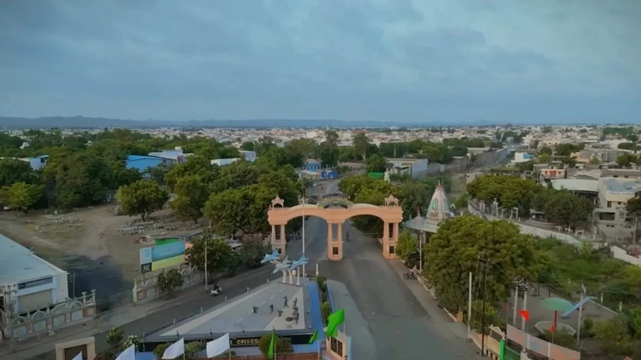 Richest Village in India: গুজরাটে রয়েছে ভারত তথা এশিয়ার সবচেয়ে ধনী গ্রাম