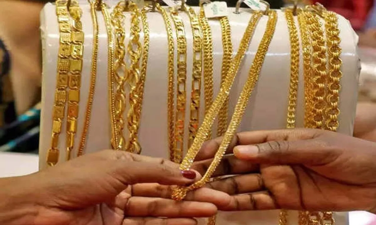 Gold Rate Today: আরও কমল সোনার দাম? আজ কত দর যাচ্ছে কলকাতায়, জেনে নিন