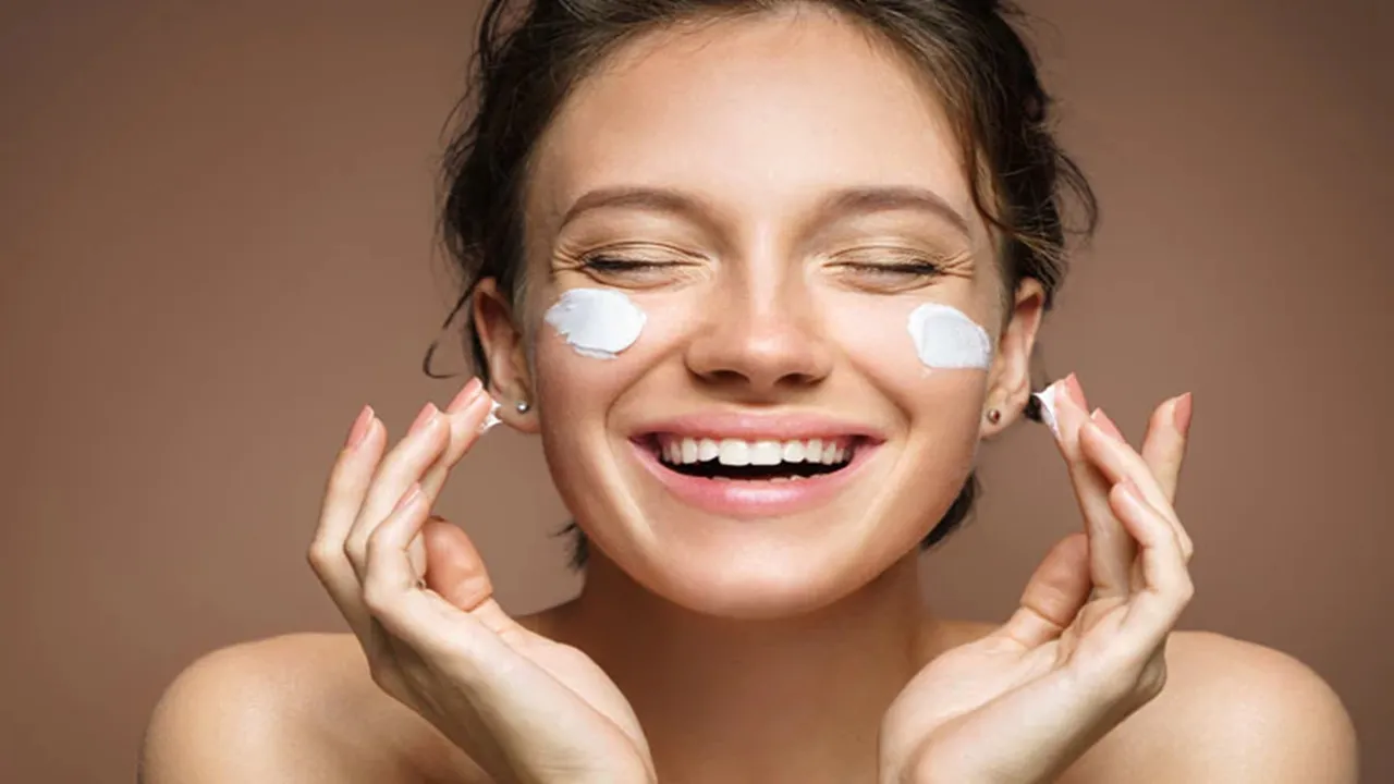 Skin Care Tips: এই ৫ উপায়ে শীতেও ত্বককে রাখুন সতেজ