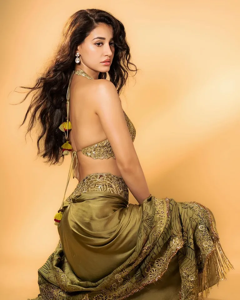 শীতের আমেজে সুপারহিট দিশার ফ্যাশন গোল