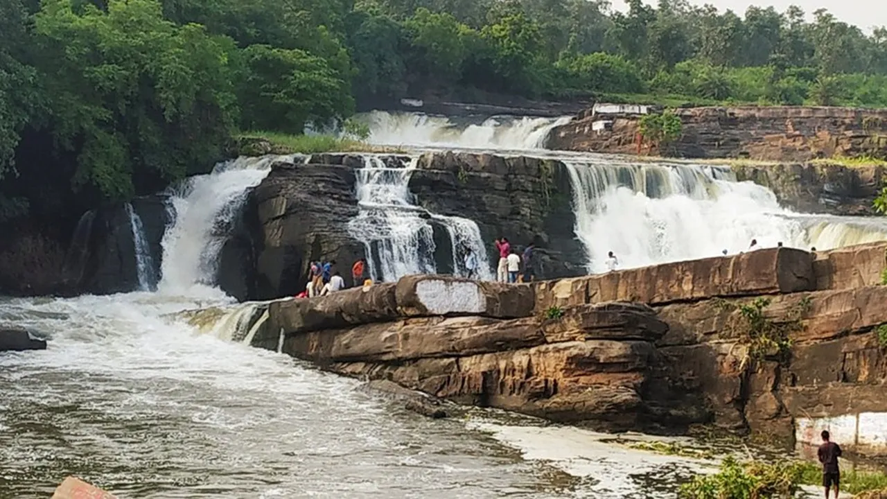 Bhatinda water falls a tourist destination in dhanbad: ভাটিণ্ডা জলপ্রপাত ঝাড়খণ্ড