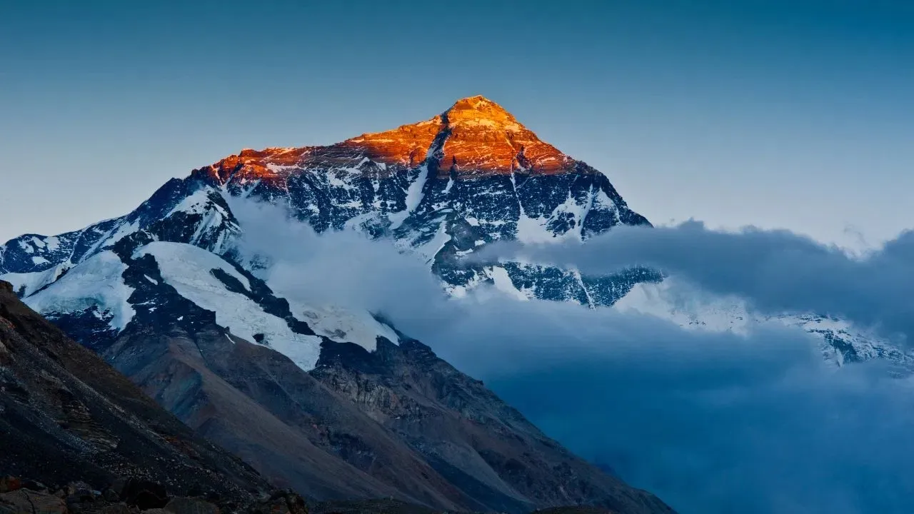 Mount Everest: 