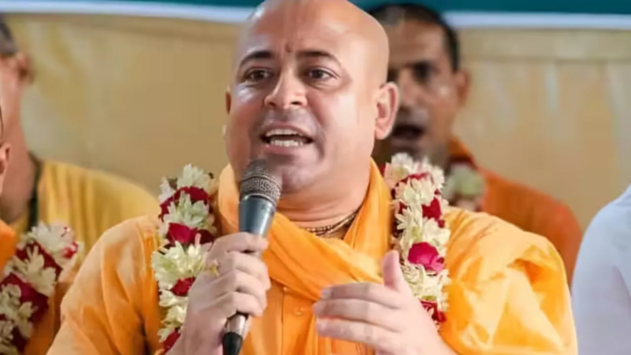 Chinmoy Krishna Das Arrested,Bangladesh,Muhammad Yunus,ISKCON,বাংলাদেশ,চিন্ময়কৃষ্ণ দাস,মহম্মদ ইউনুস