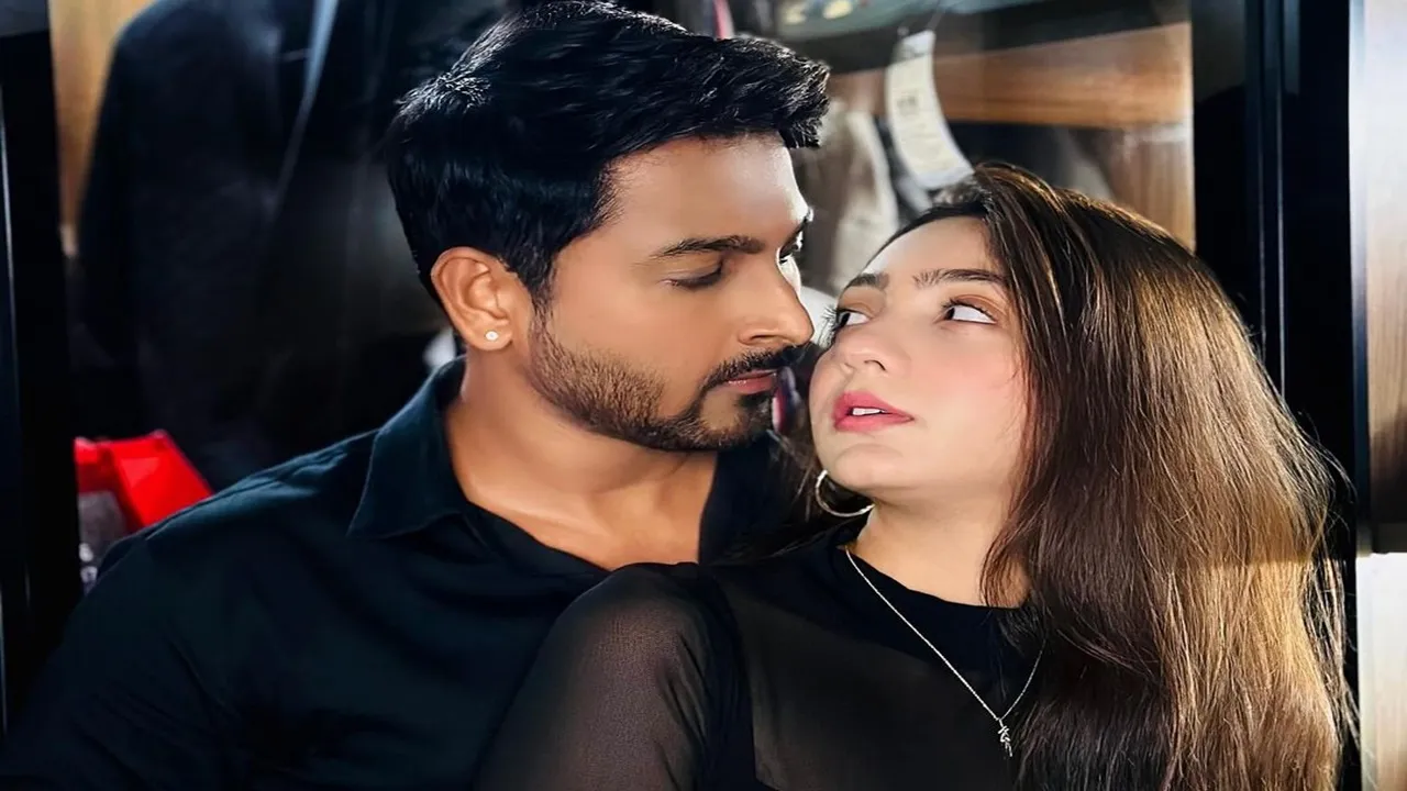 আদরে মাখামাখি সুকান্ত-অনন্যা!