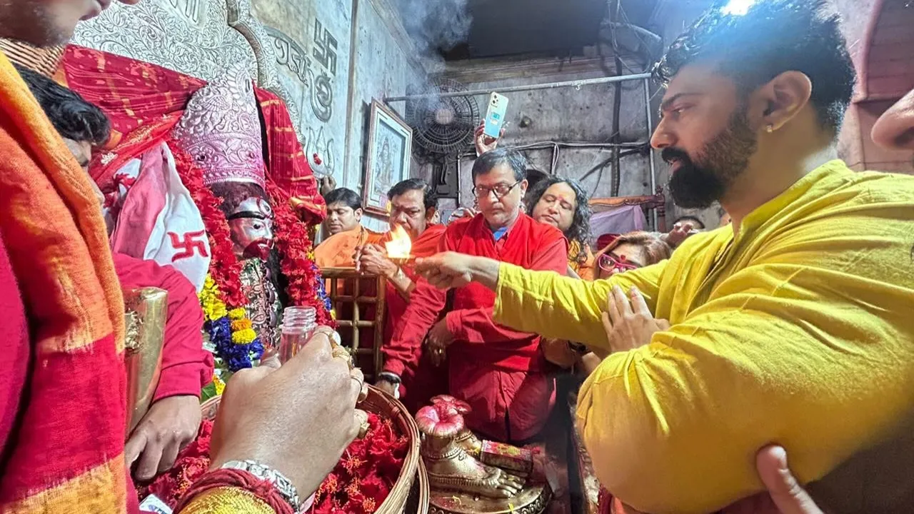 সিনেমার সাফল্য কামনায় তারাপীঠে দেব 