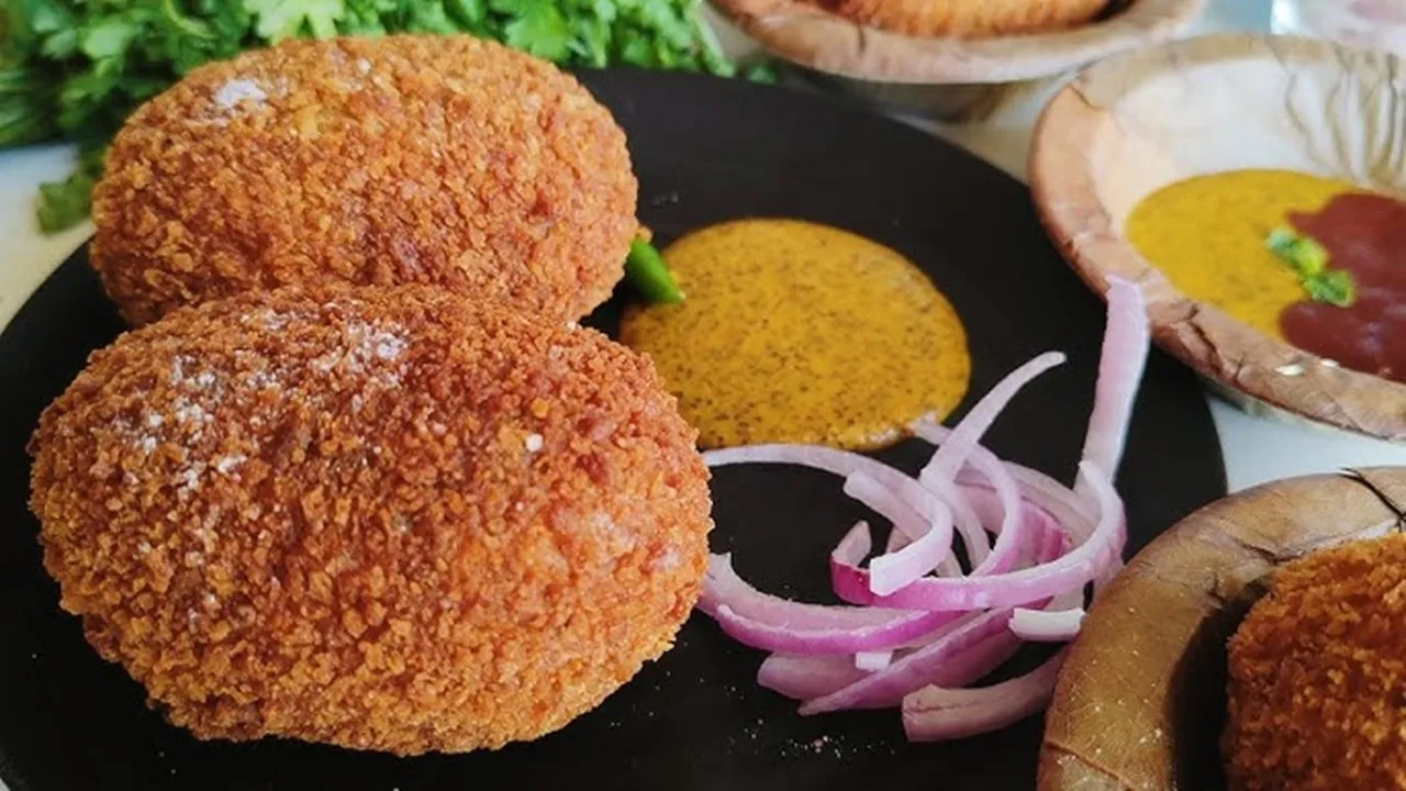 Dimer Devil Recipe in Bengali: মুচমুচ-সুস্বাদু ডিমের ডেভিল বা ডিমের চপের রেসিপি