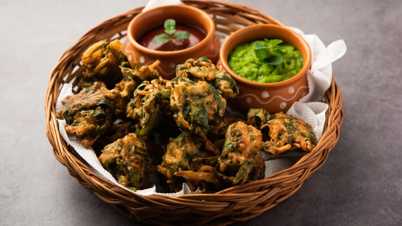 Palak Pakora Recipe in Bengali: পালং শাক দিয়ে তৈরি পালং পকোড়া খেতেও ভাল এবং সুস্বাদুও