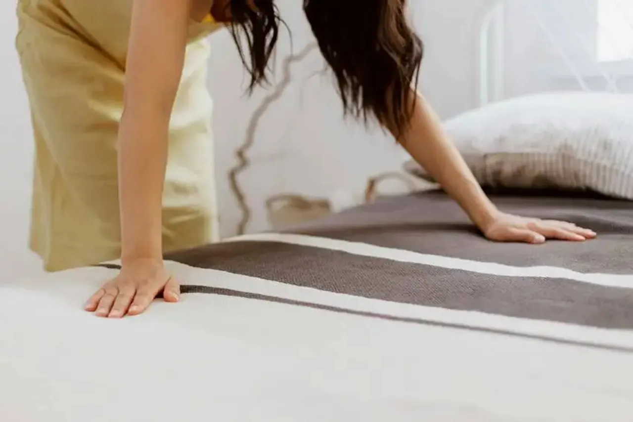 How to keep the room warm without a heater: কিছু ঘরোয়া টোটকা রয়েছে যার সাহায্যে আপনি ঘর গরম রাখতে পারেন