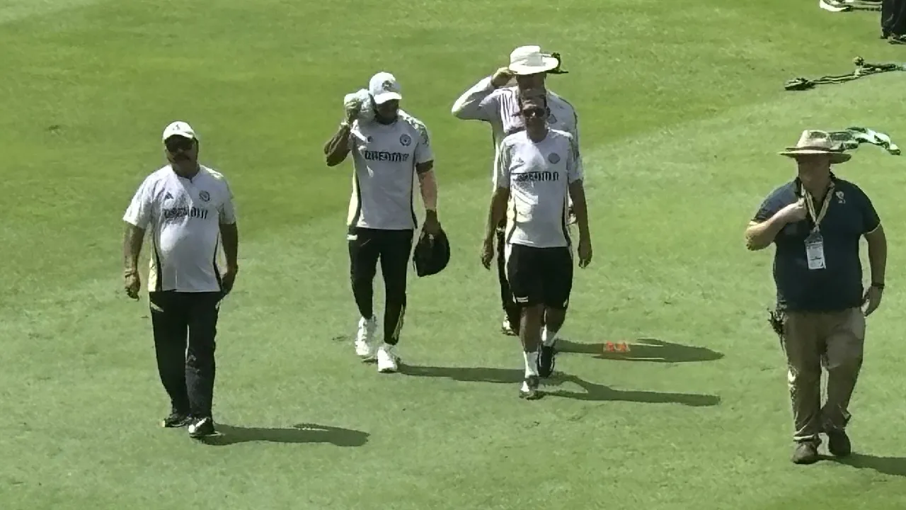 Indian cricket coach hit on head during India vs Australia 3rd Test at Gabba
