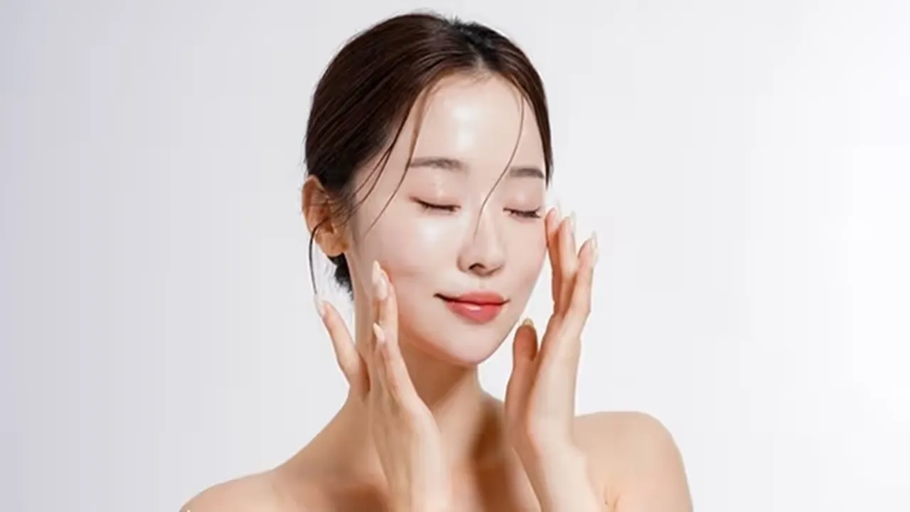 Korean Skincare Glass skin routine: কোরিয়ান স্কিনকেয়ার ইন্টারনেটে ঝড় তুলেছে অনেক বছর হয়ে গেছে