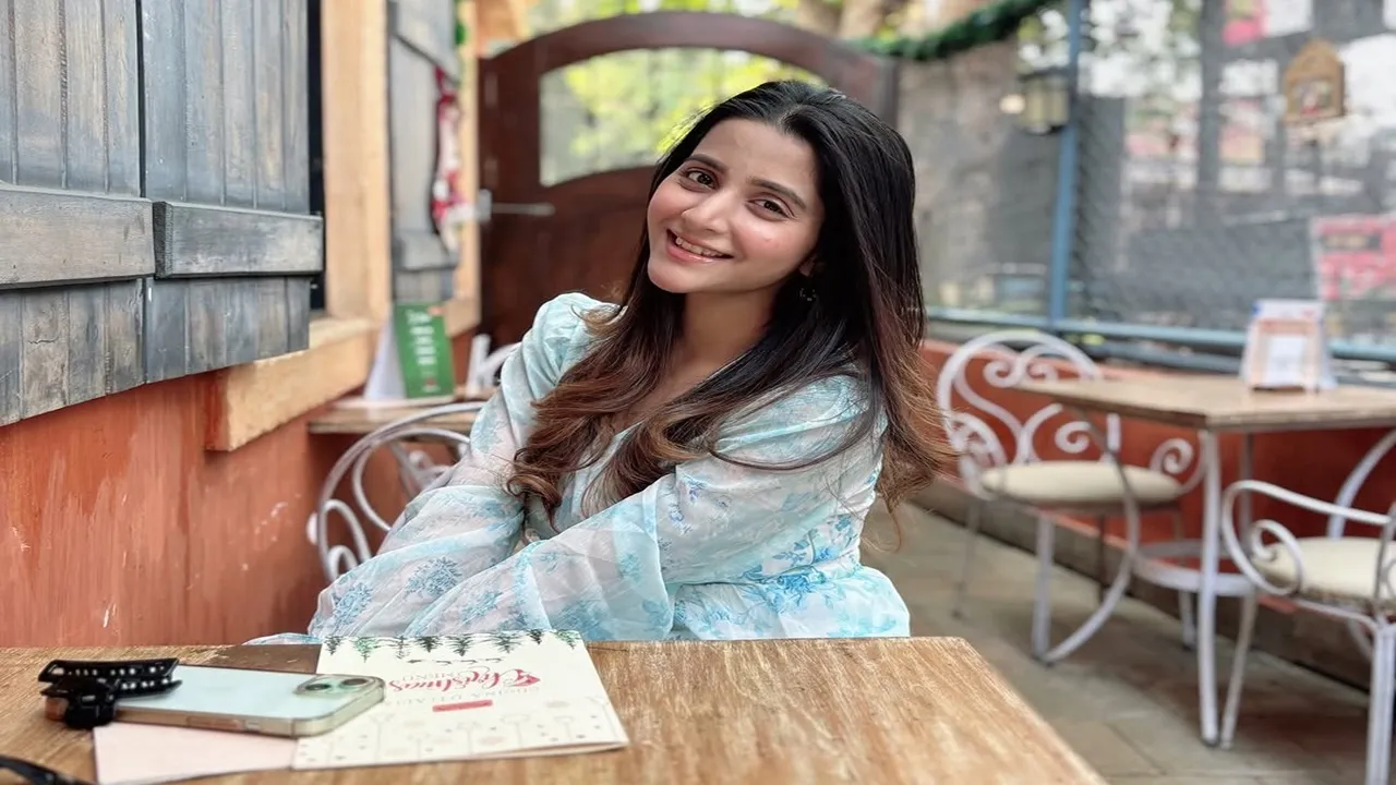 দুবাইয়ে ছুটি কাটাতে গিয়ে বিমান থেকে ঝাঁপ!