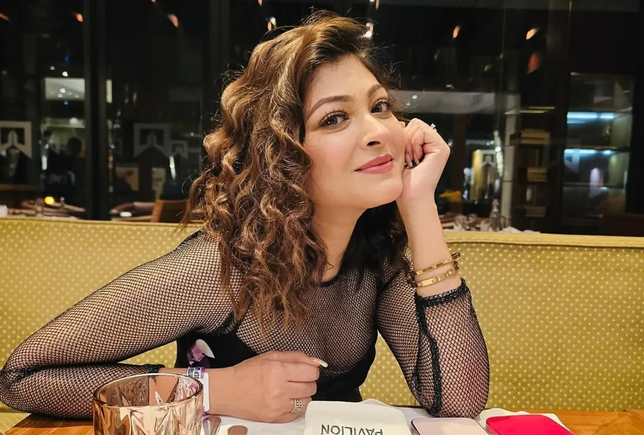 রুকমার 'বোল্ড' অদায় ফিদা ভক্তরা