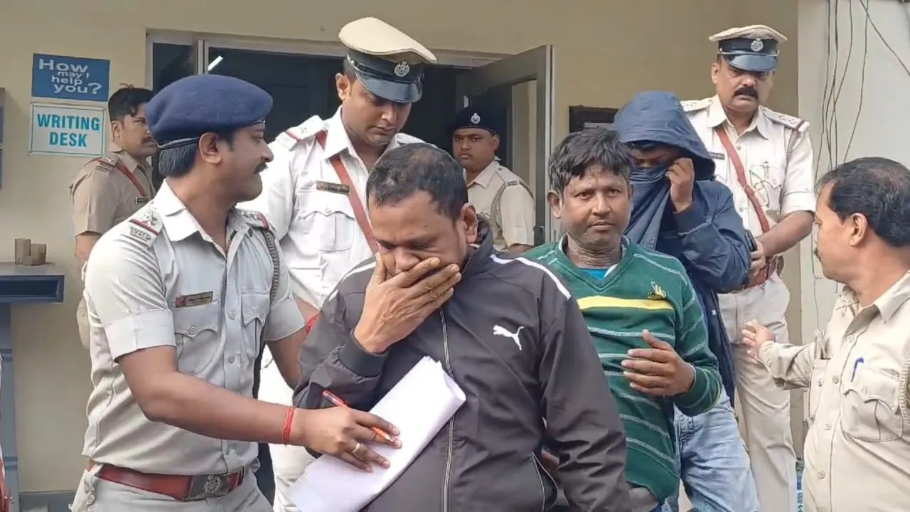 Fake Aadhaar card for bangadeshi, three arrested