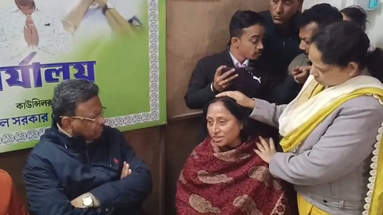 Firhad Hakim at Malda: পরিবারকে সমবেদনা জানাতে হেলিকপ্টারে করে এলেন রাজ্যের পুর ও নগরন্নোয়ন দফতরের মন্ত্রী ফিরহাদ হাকিম