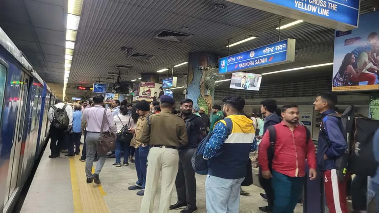 Suicide attempt at Chandni Chowk metro station,Kolkata Metro,metro,মেট্রোয় আত্মহত্যার চেষ্টা